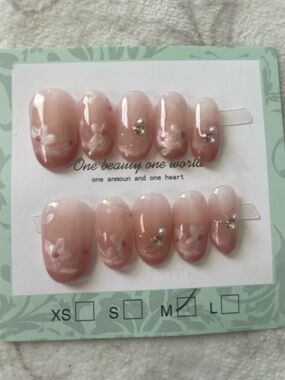 5 for $20! High Quality Press-On Nails in size medium